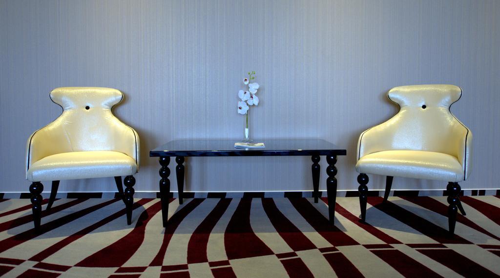 Premier Palace Spa Hotel Bucareste Exterior foto A carpet in a hotel