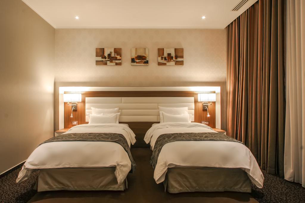 Premier Palace Spa Hotel Bucareste Exterior foto A room at the hotel