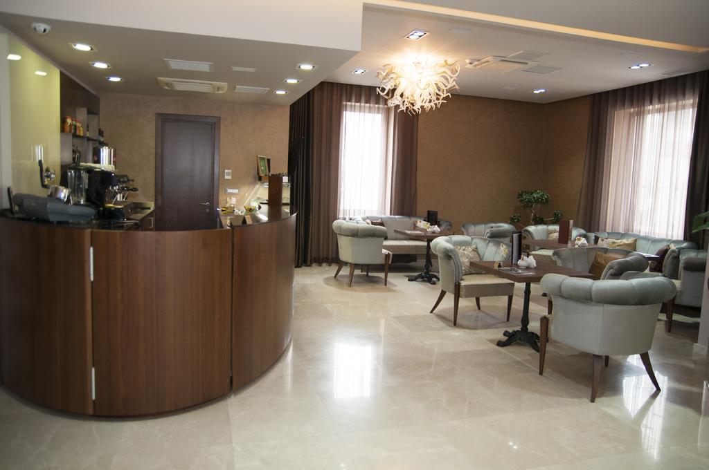 Premier Palace Spa Hotel Bucareste Exterior foto The lobby of the hotel