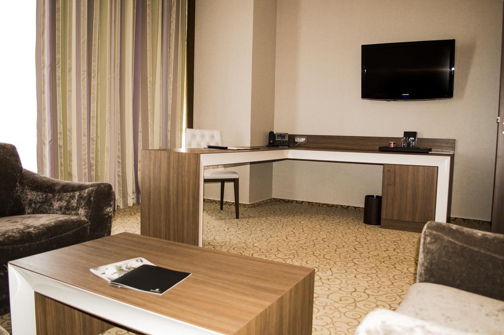 Premier Palace Spa Hotel Bucareste Exterior foto A room at the hotel