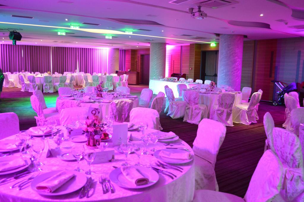 Premier Palace Spa Hotel Bucareste Exterior foto The ballroom at the Hilton London Heathrow