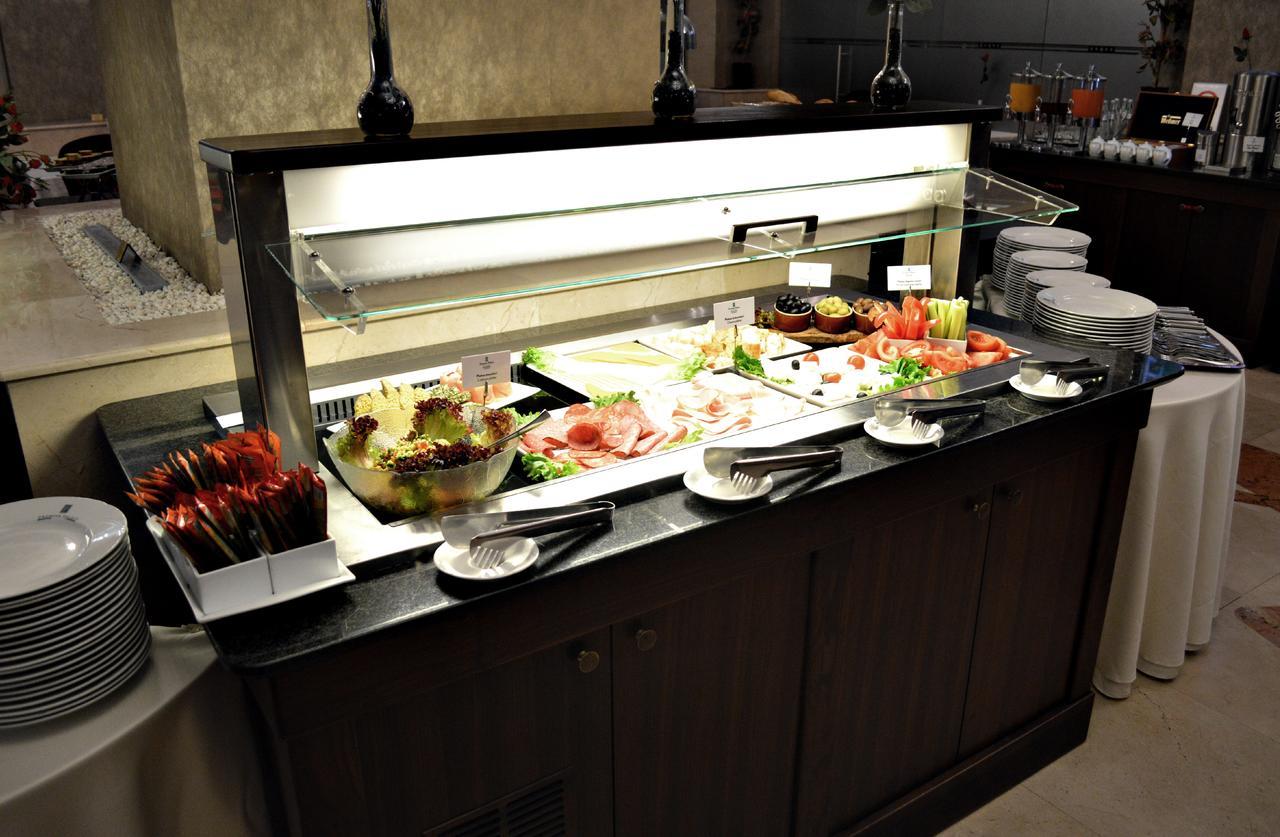 Premier Palace Spa Hotel Bucareste Exterior foto A salad bar